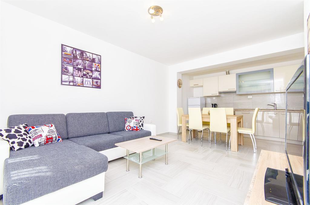 Apartment Darko Подстрана Екстер'єр фото