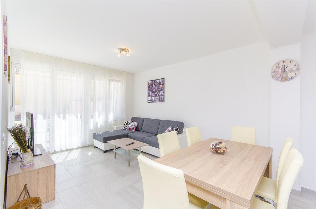 Apartment Darko Подстрана Екстер'єр фото