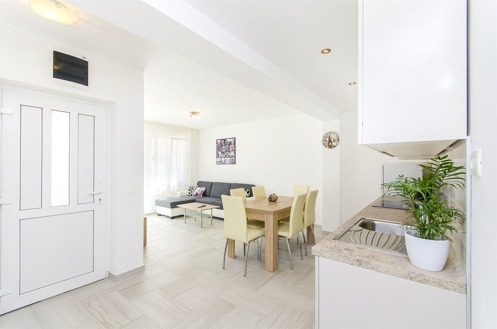 Apartment Darko Подстрана Екстер'єр фото