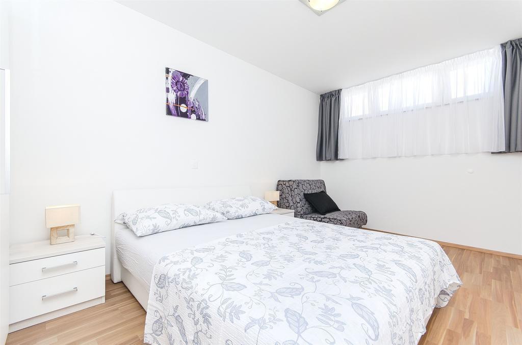 Apartment Darko Подстрана Екстер'єр фото