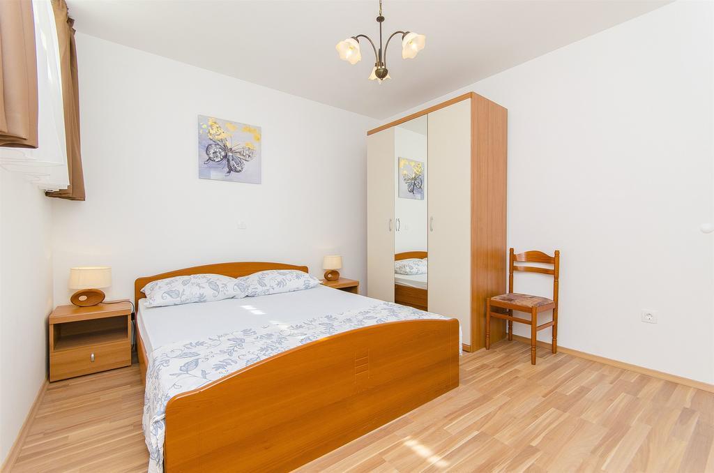 Apartment Darko Подстрана Екстер'єр фото
